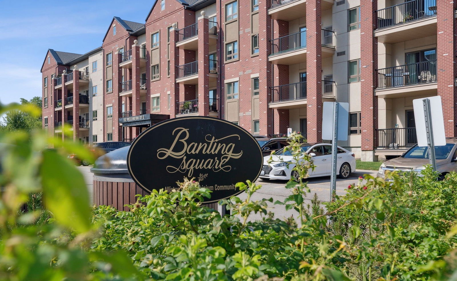 Banting Square, New Tecumseth, Toronto