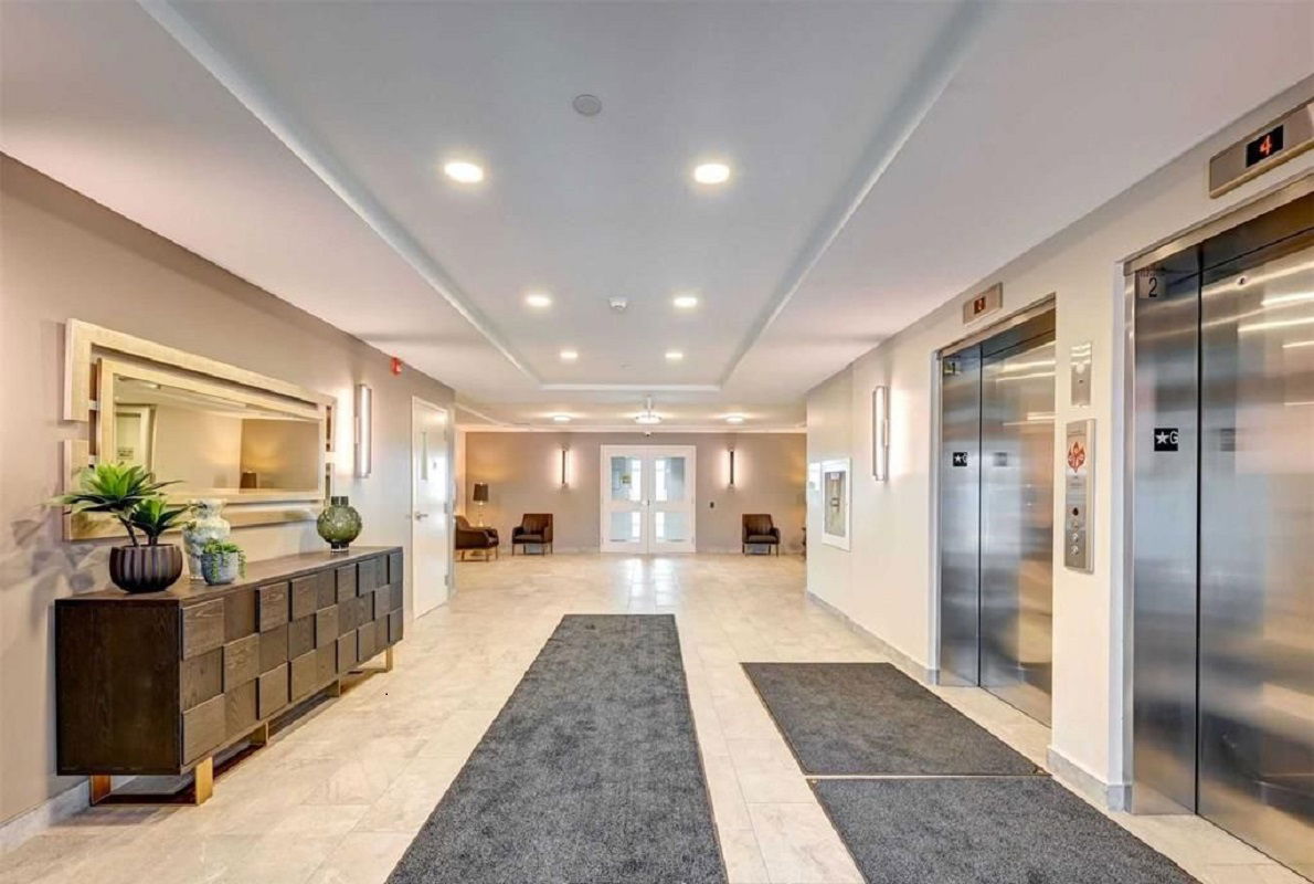 Lobby — Bronte West, Milton, Toronto