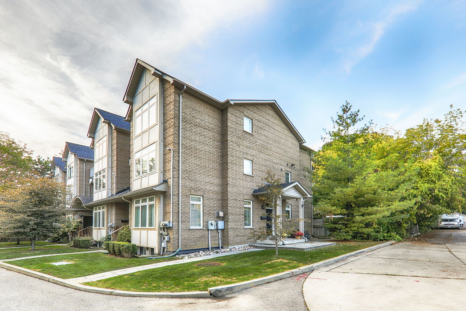 Exterior — Williamson Garden Townhomes, East End, Toronto