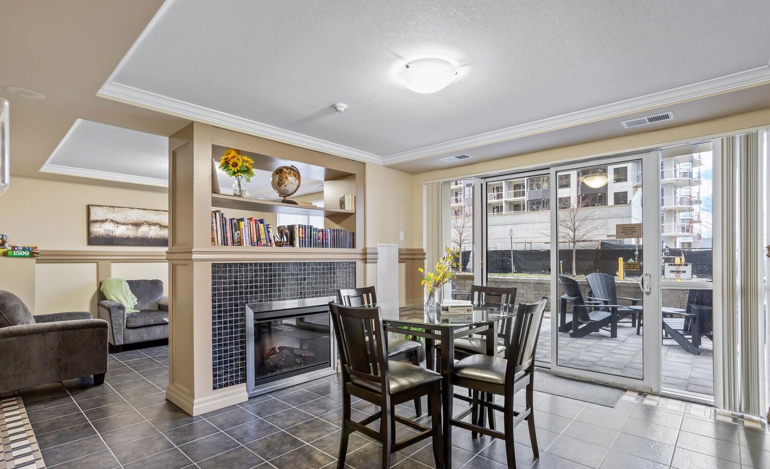 Lounge — Northcliff, London, Toronto