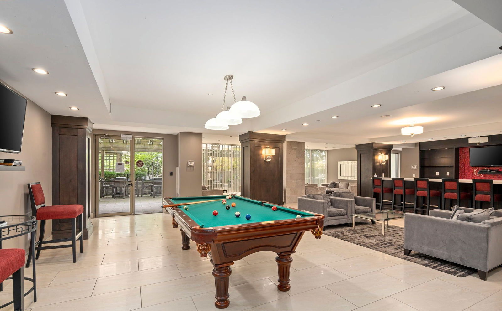 Renaissance II, London, Toronto