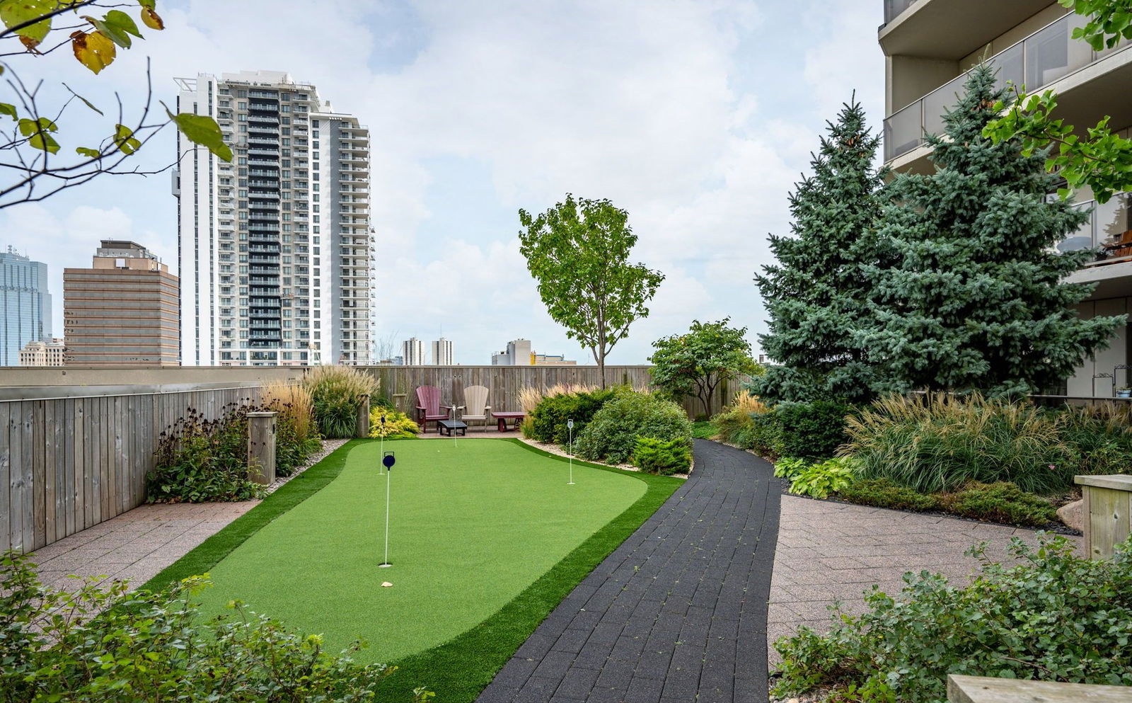 Renaissance II, London, Toronto