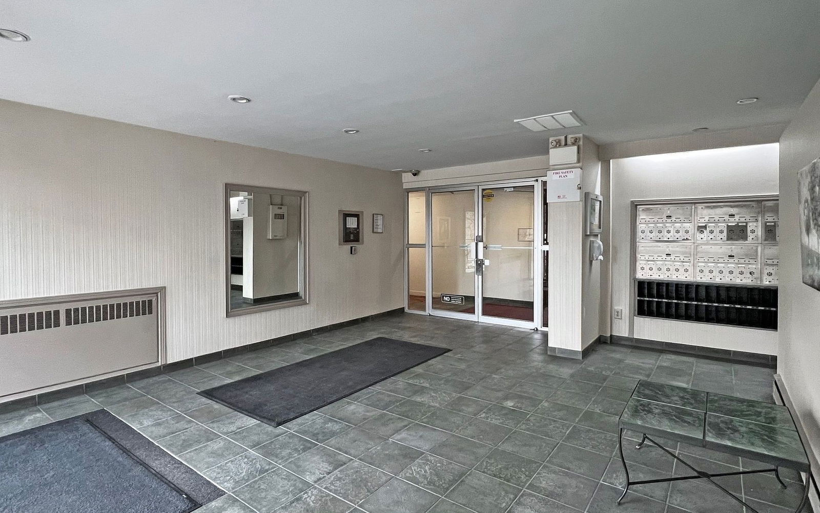 Lobby — 160 The Donway West, North York, Toronto