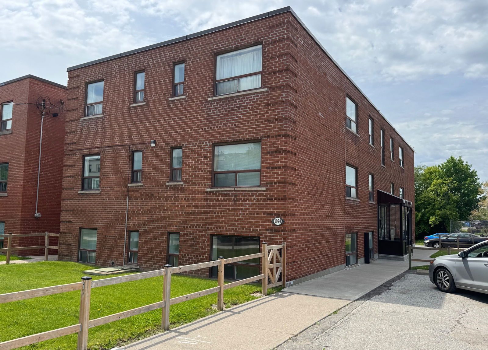 1024 O'connor Drive, East York, Toronto