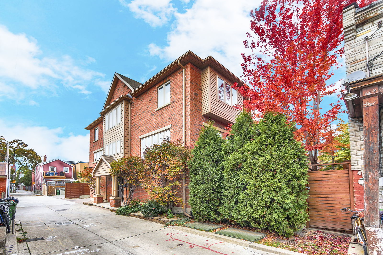 Exterior — Townhomes of Plymouth Avenue, West End, Toronto