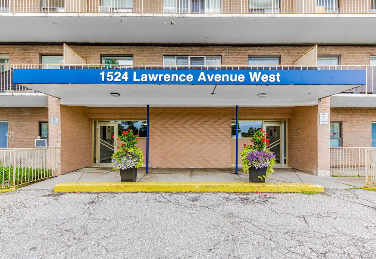 Entrance — 1524 Lawrence Avenue, North York, Toronto