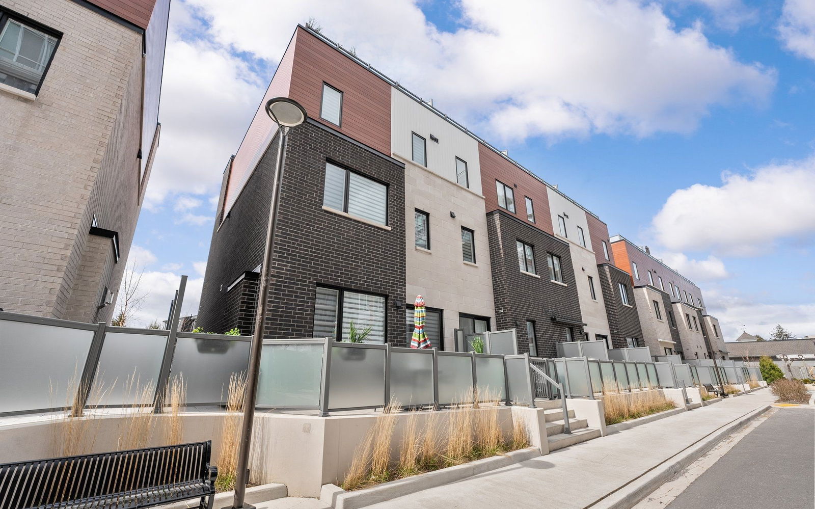 Exterior Side — The Shores of Port Credit, Mississauga, Toronto