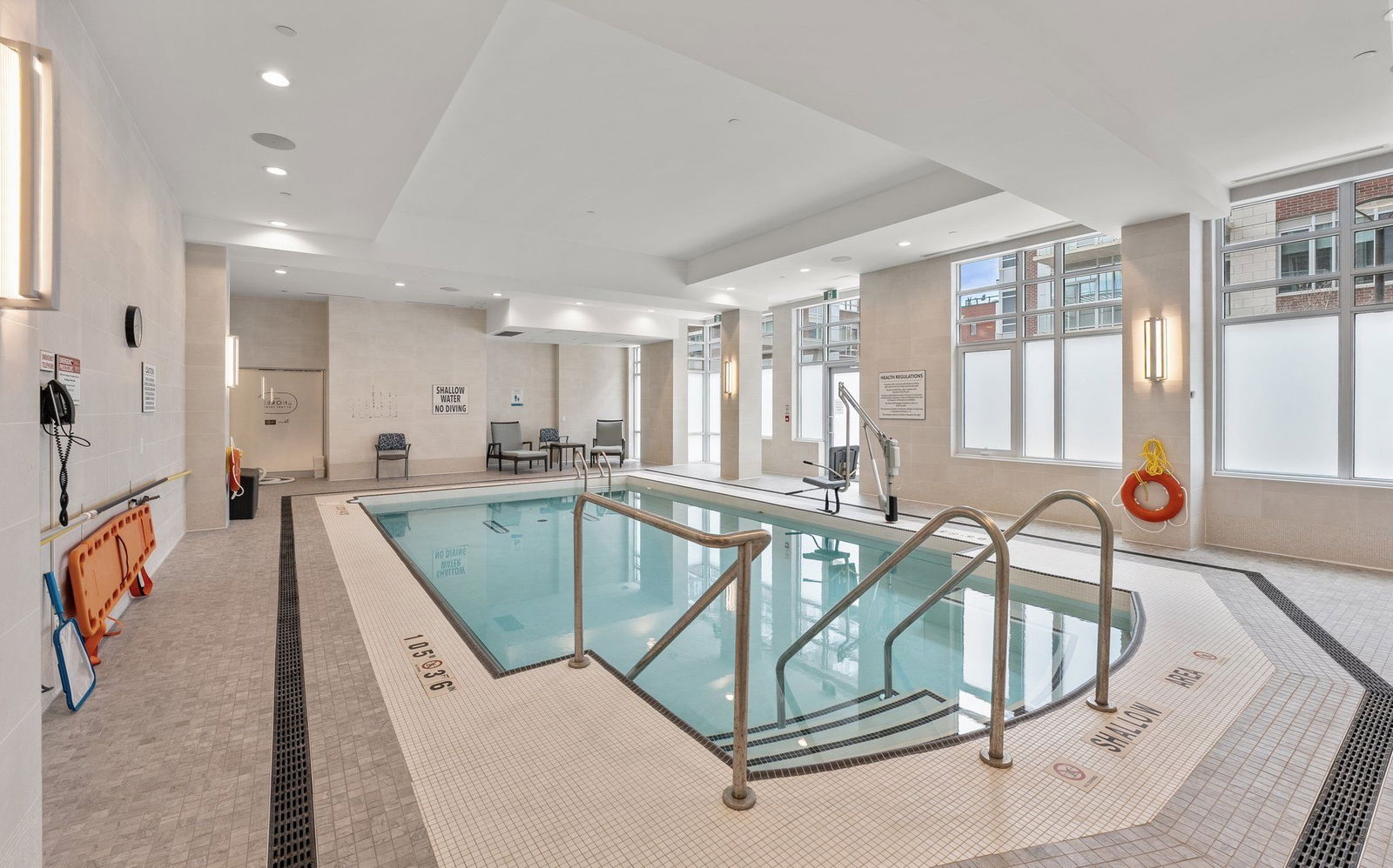 Pool — The Shores of Port Credit, Mississauga, Toronto