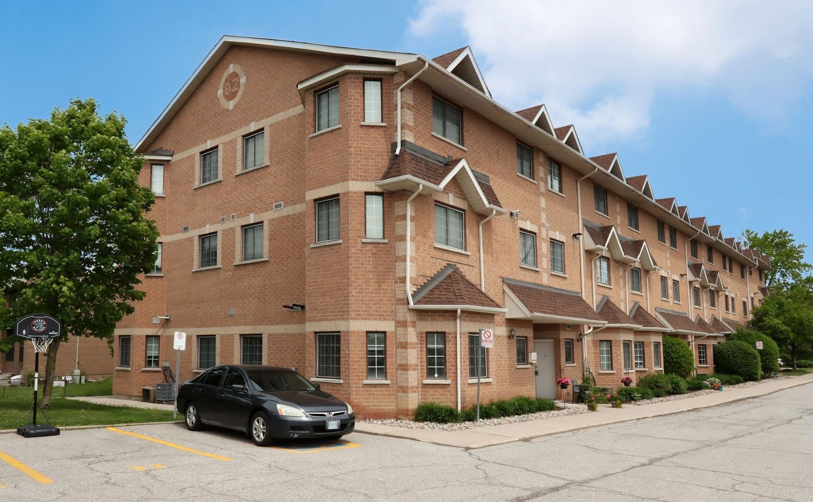 98 William Street, Mississauga, Toronto