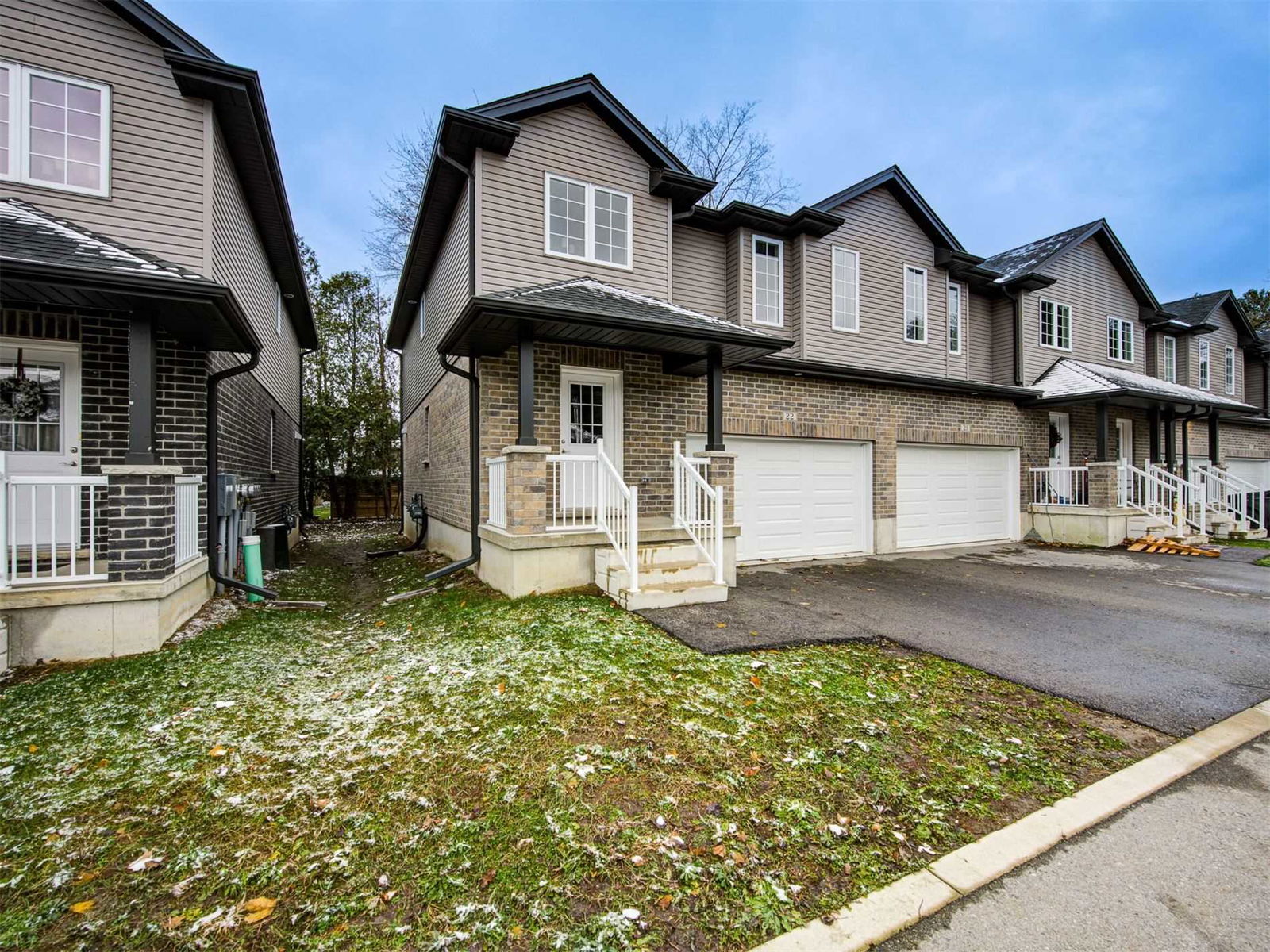 Exterior Side — 343 Huron Street, Woodstock, Toronto