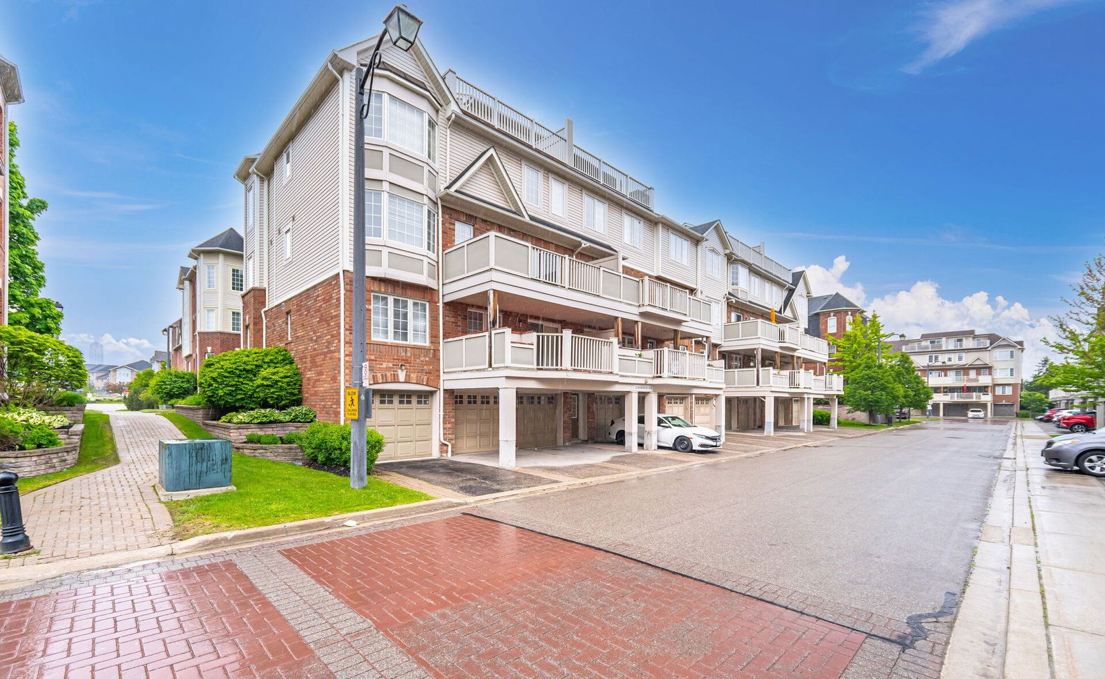 704 Neighbourhood Circ Townhouses, Mississauga, Toronto