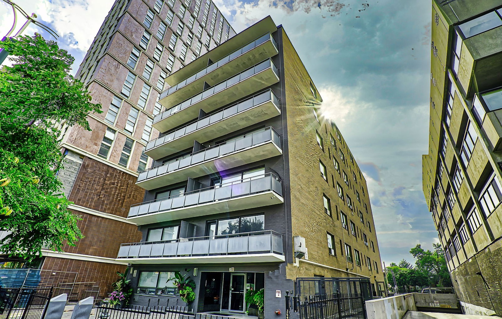 Exterior Side — 710 Spadina Avenue, Downtown, Toronto