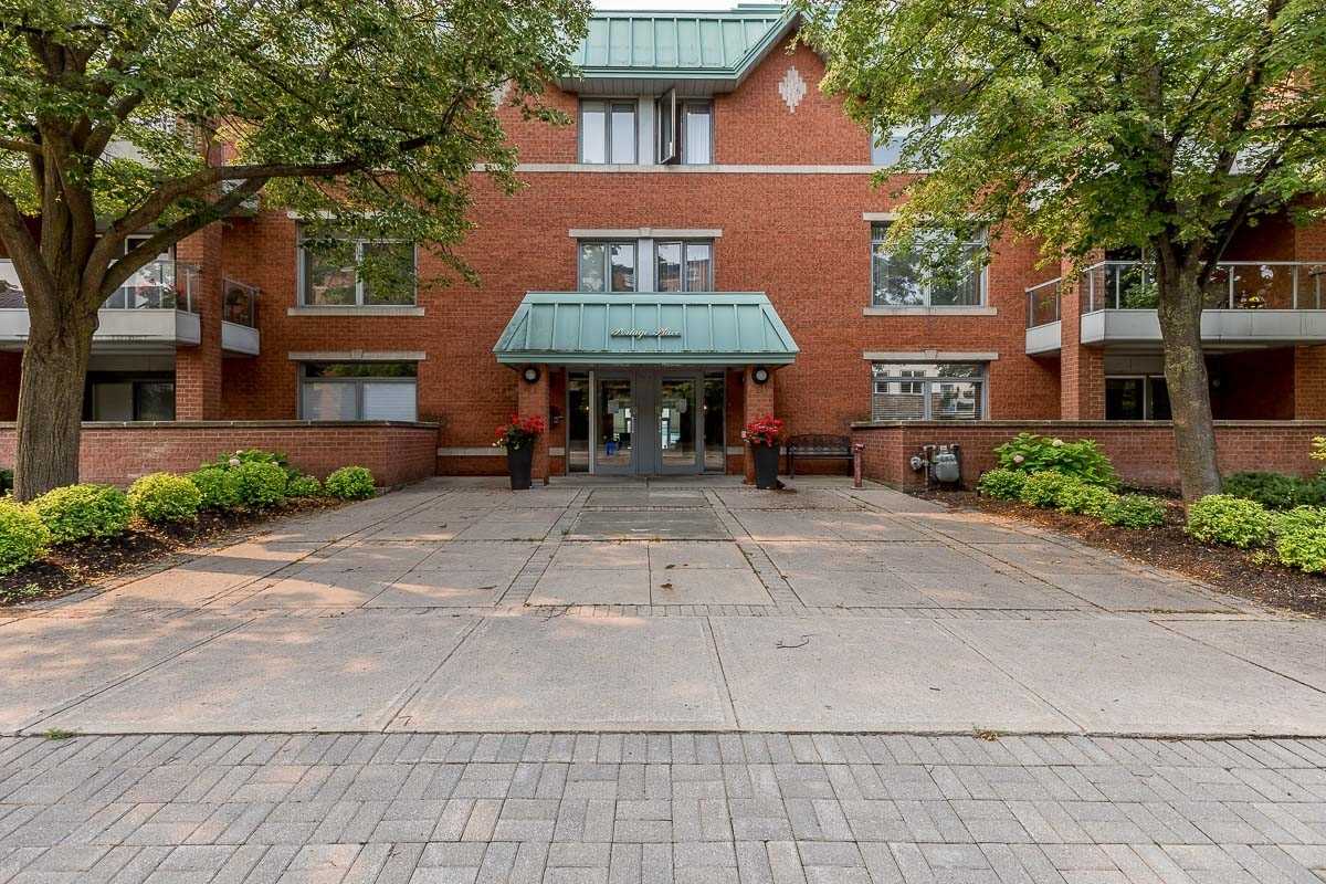 Portage Place, Oro-Medonte, Toronto