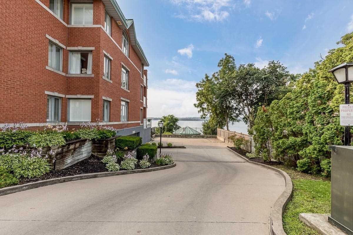 Exterior Side — Portage Place, Oro-Medonte, Toronto