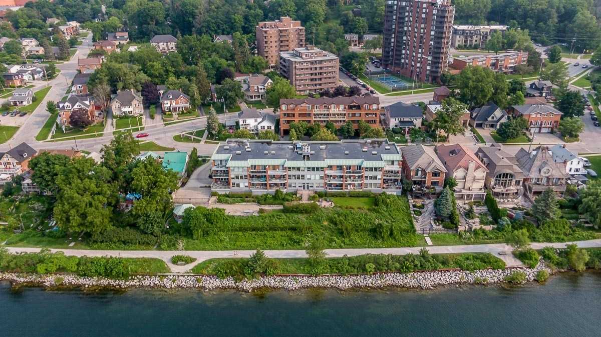 Portage Place, Oro-Medonte, Toronto