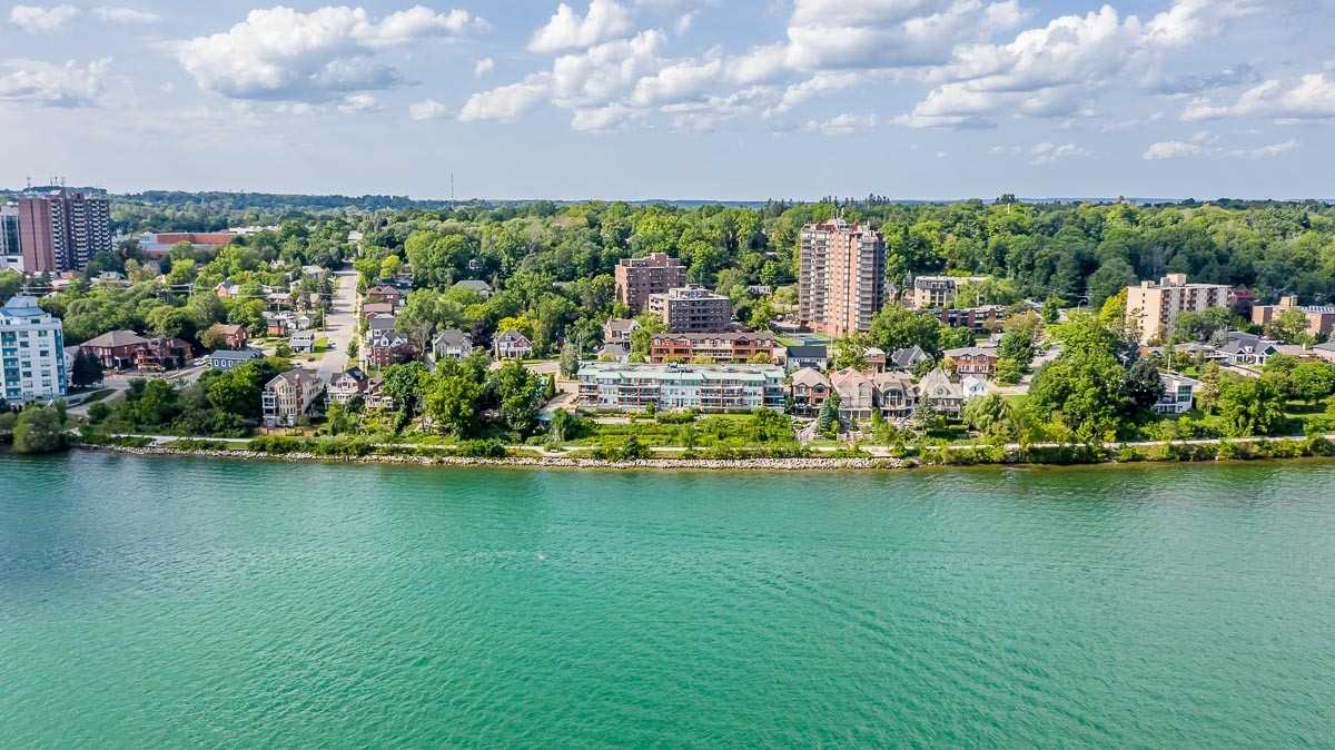 Skyline — Portage Place, Oro-Medonte, Toronto