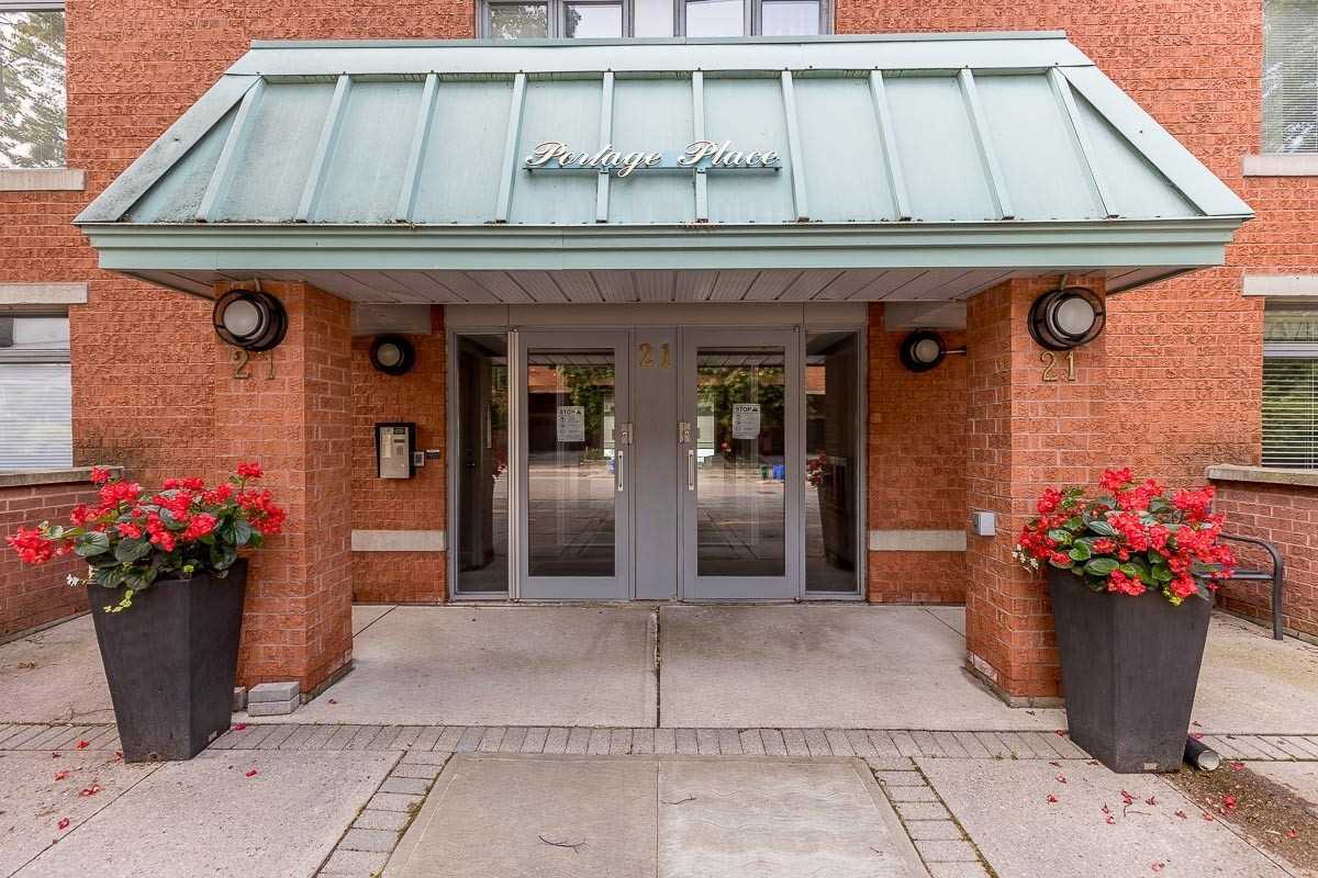 Entrance — Portage Place, Oro-Medonte, Toronto