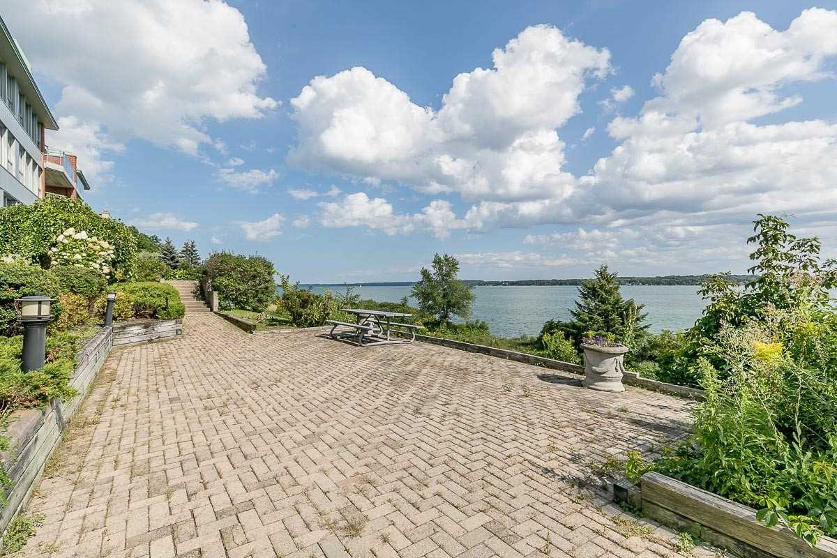 Patio — Portage Place, Oro-Medonte, Toronto