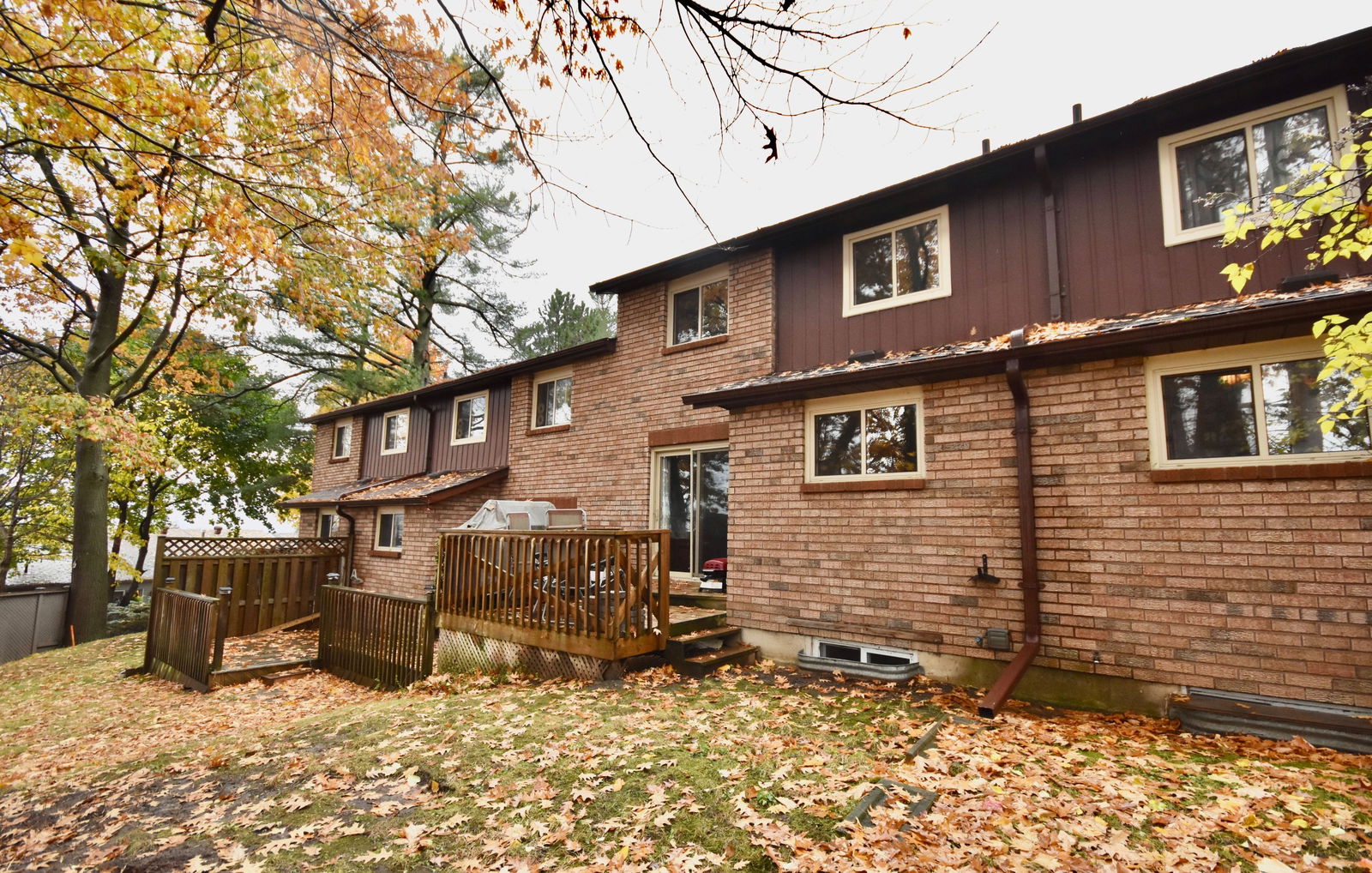 Exterior Side — Pheasant Trail Condos, Barrie, Toronto