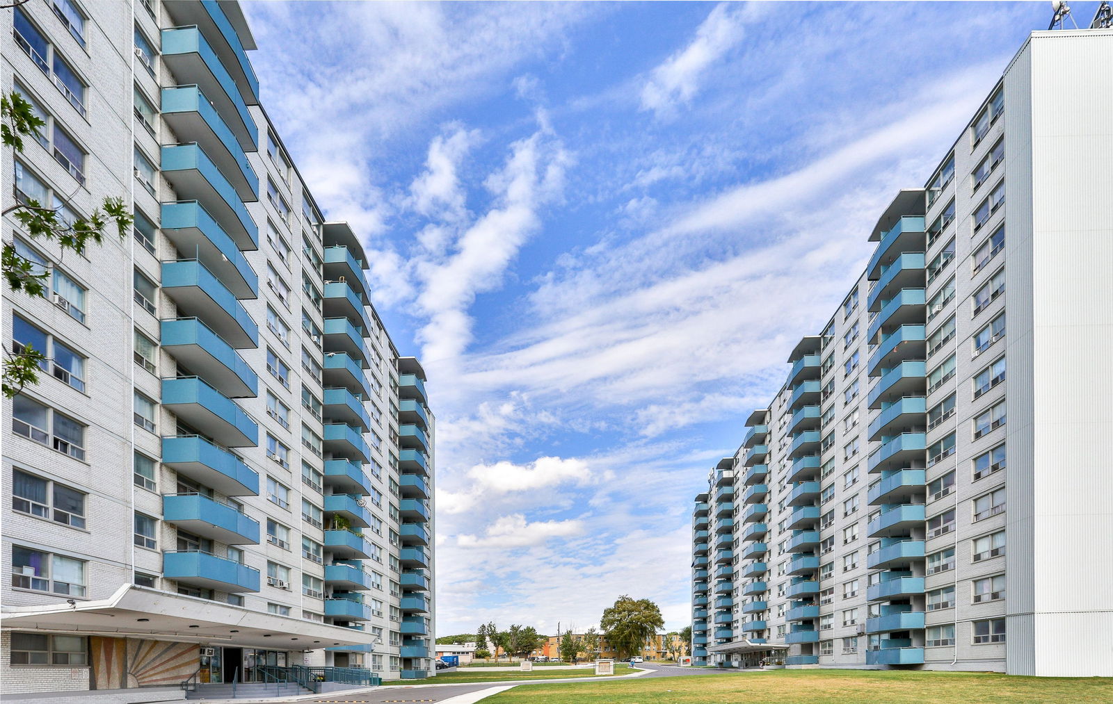 Exterior Side — Mapleview Residences, North York, Toronto
