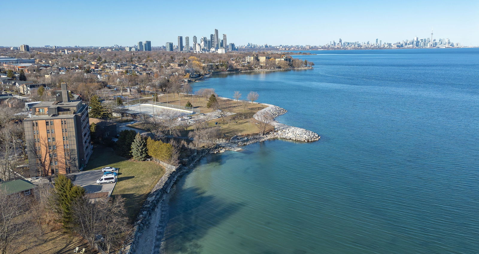 Skyline — 41 Lake Shore Drive, Etobicoke, Toronto