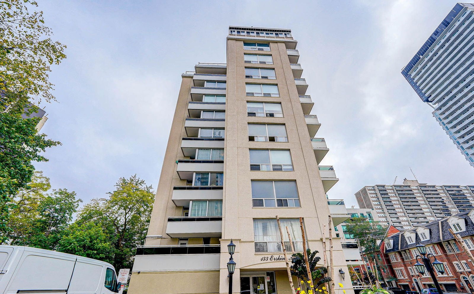 133 Erskine Avenue Condos, Midtown, Toronto