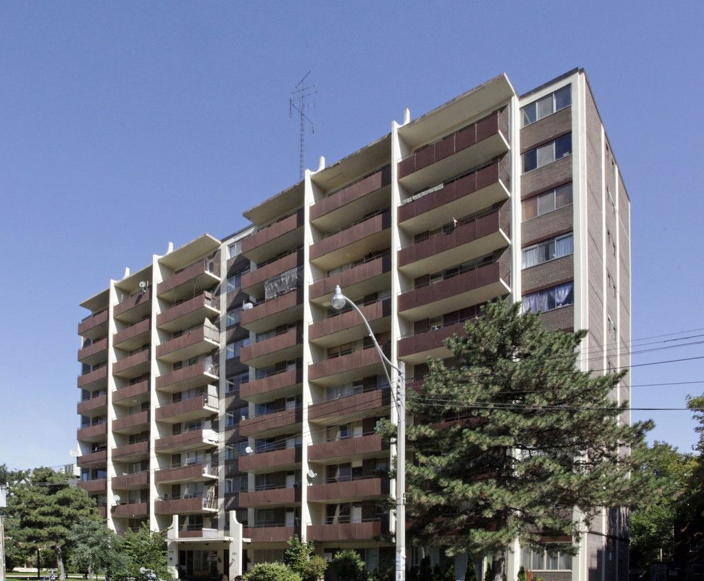 Exterior Side — 191 St. George Street, Downtown, Toronto