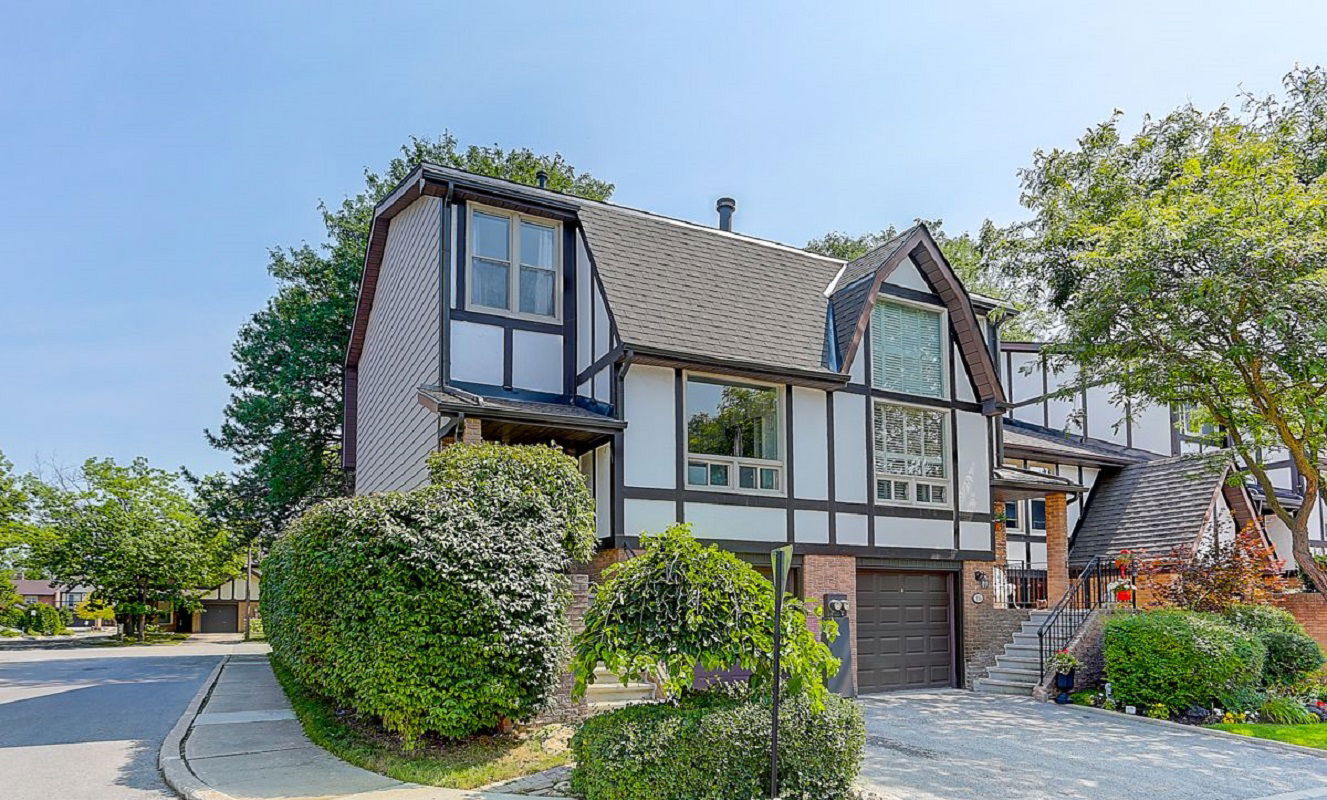 Exterior Side — 2-116 English Ivyway, North York, Toronto