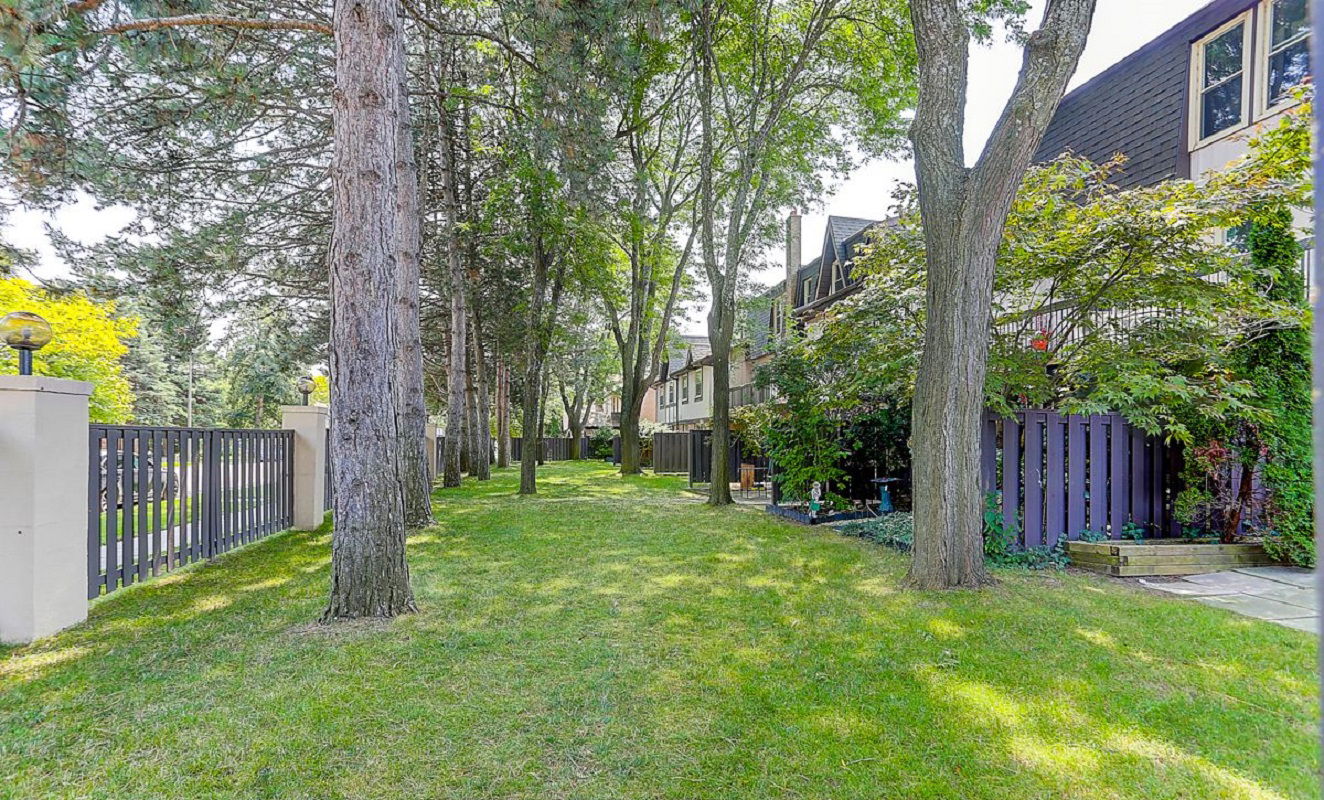 2-116 English Ivyway, North York, Toronto