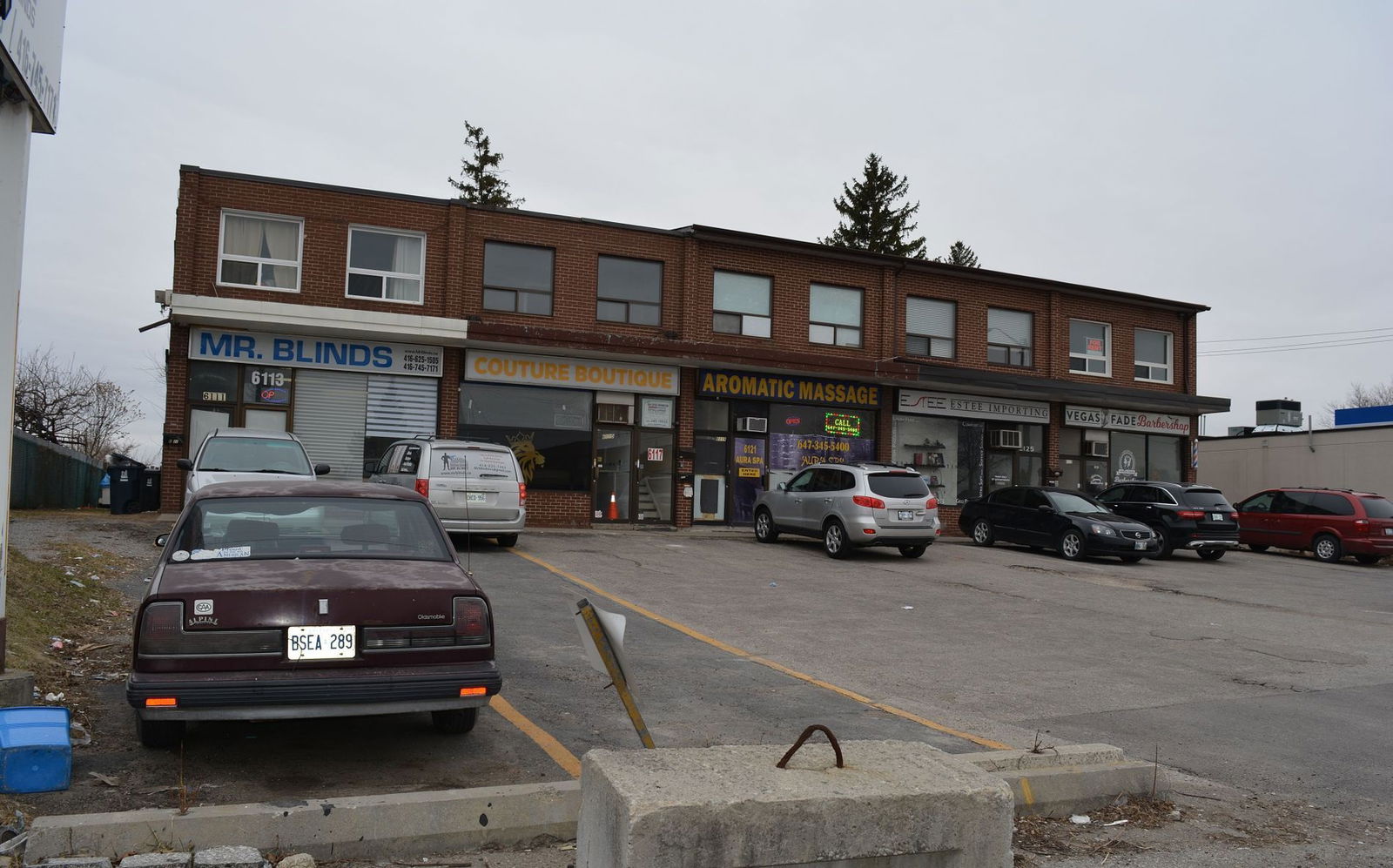 6127 Steeles Avenue, North York, Toronto