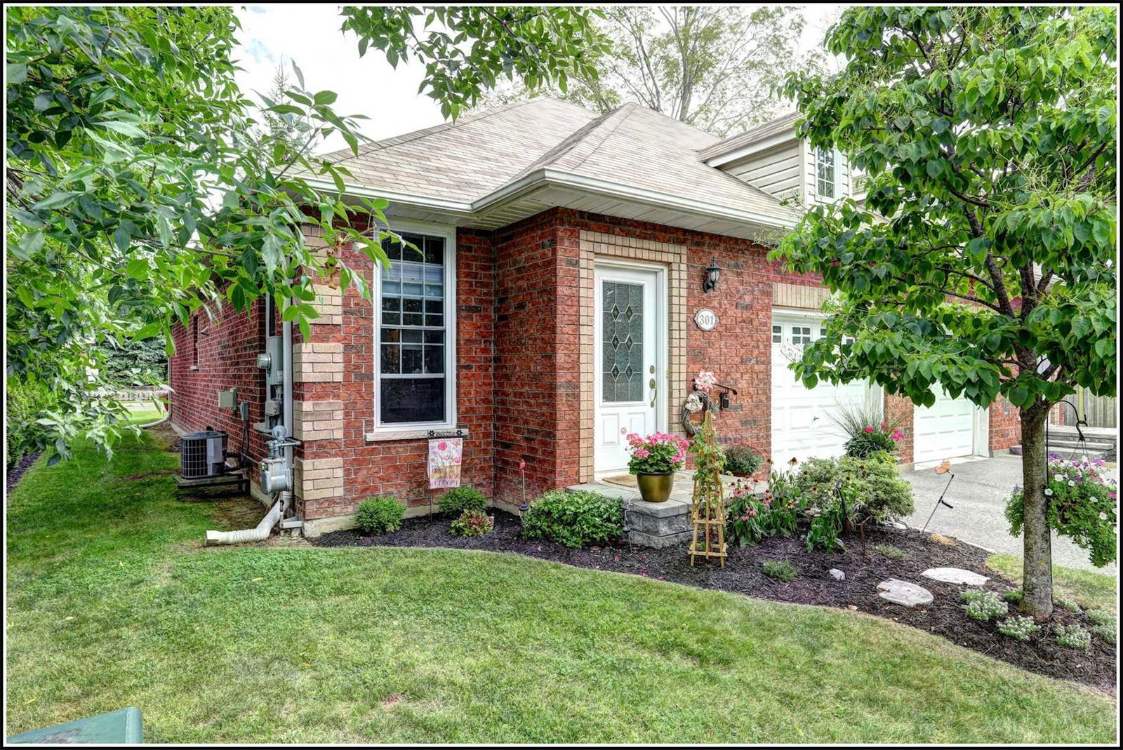 300 Darcy Street, Hamilton East, Toronto