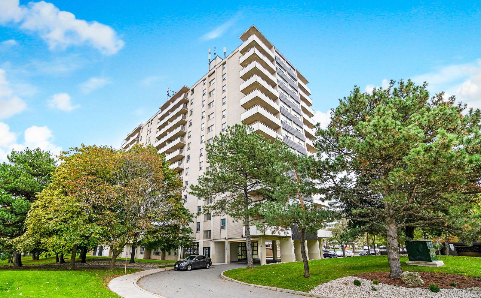 Exterior Side — 21 Welsford Gardens, North York, Toronto