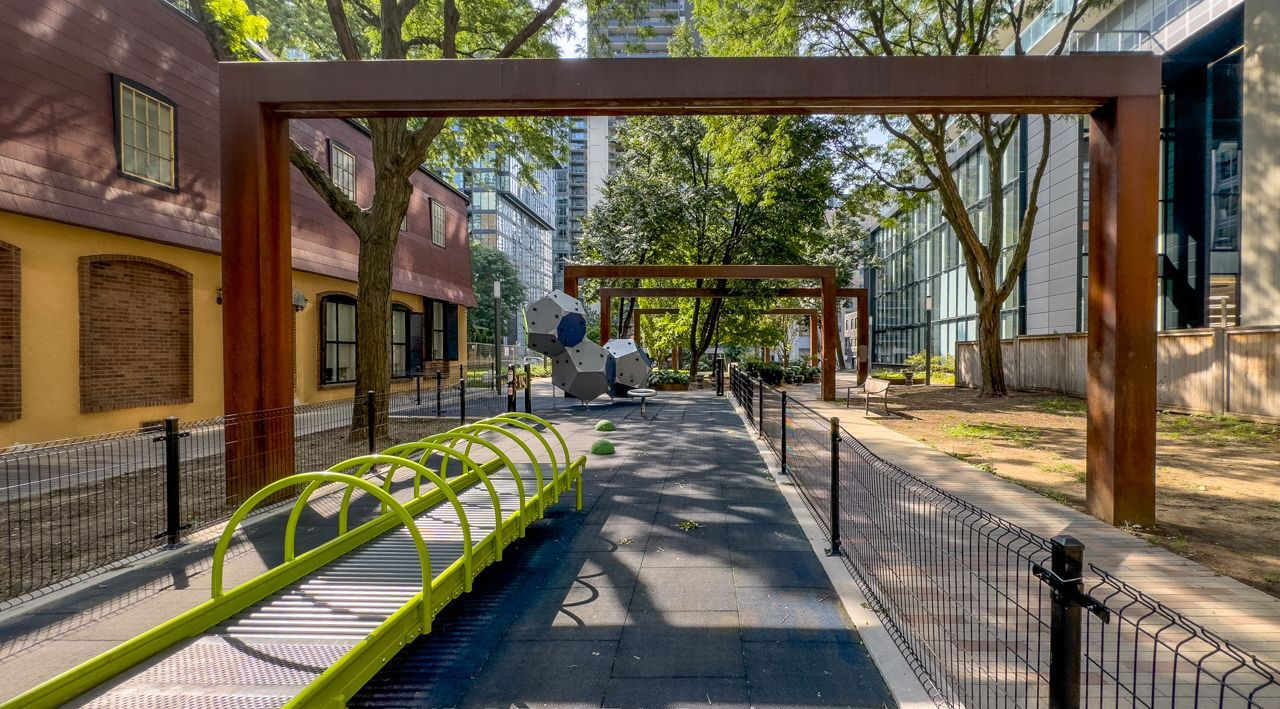 Patio — 25 Dundonald Street, Downtown, Toronto