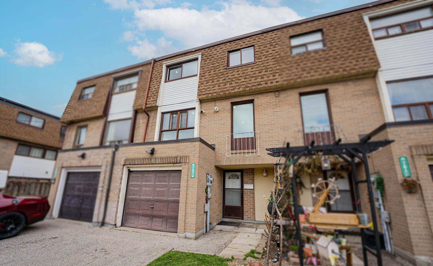 Exterior Side — 282 Fleetwood Crescent, Brampton, Toronto