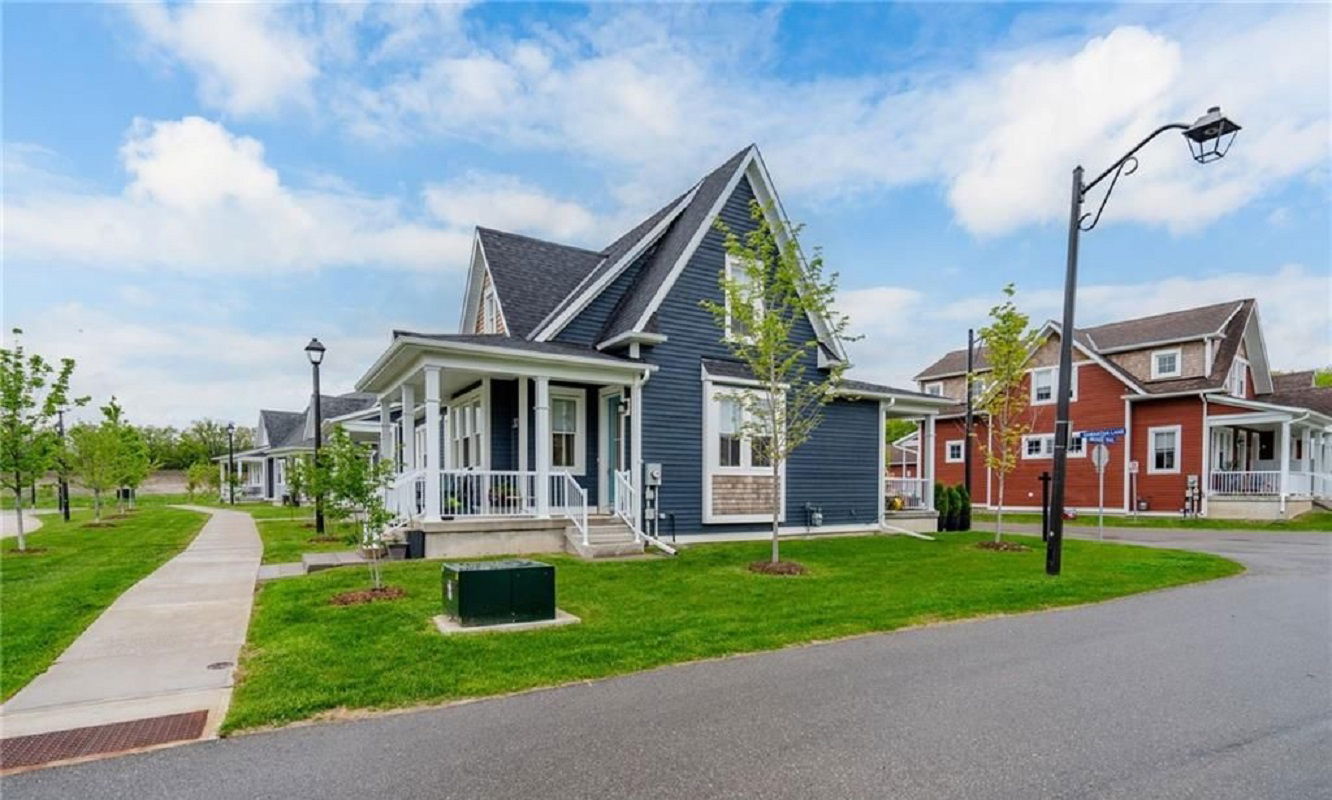 Exterior Side — The Seasons on Little Lake, Midland, Toronto