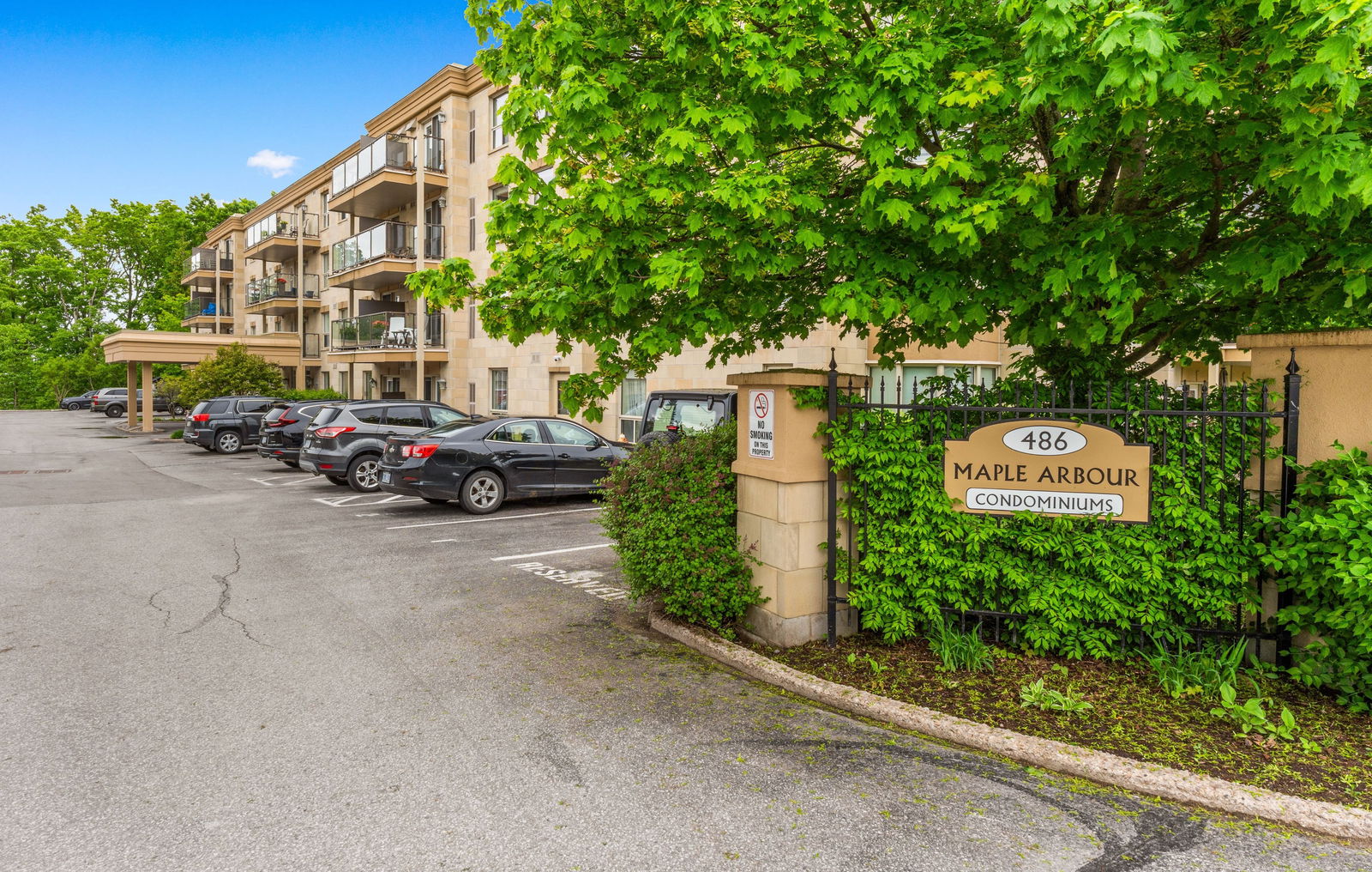 Maple Arbour Condominiums, Orillia, Toronto