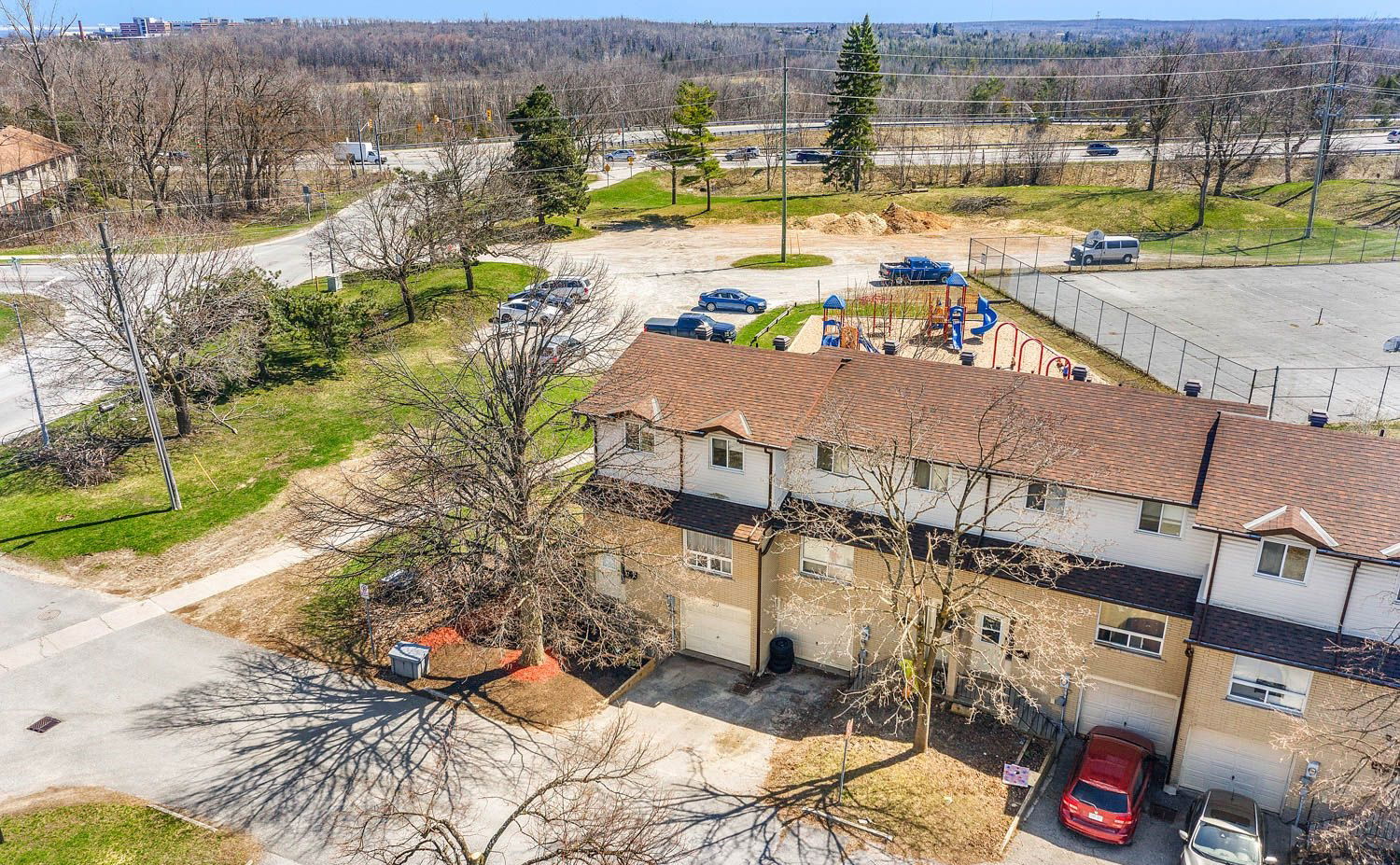 Village Green Townhouses, Orillia, Toronto