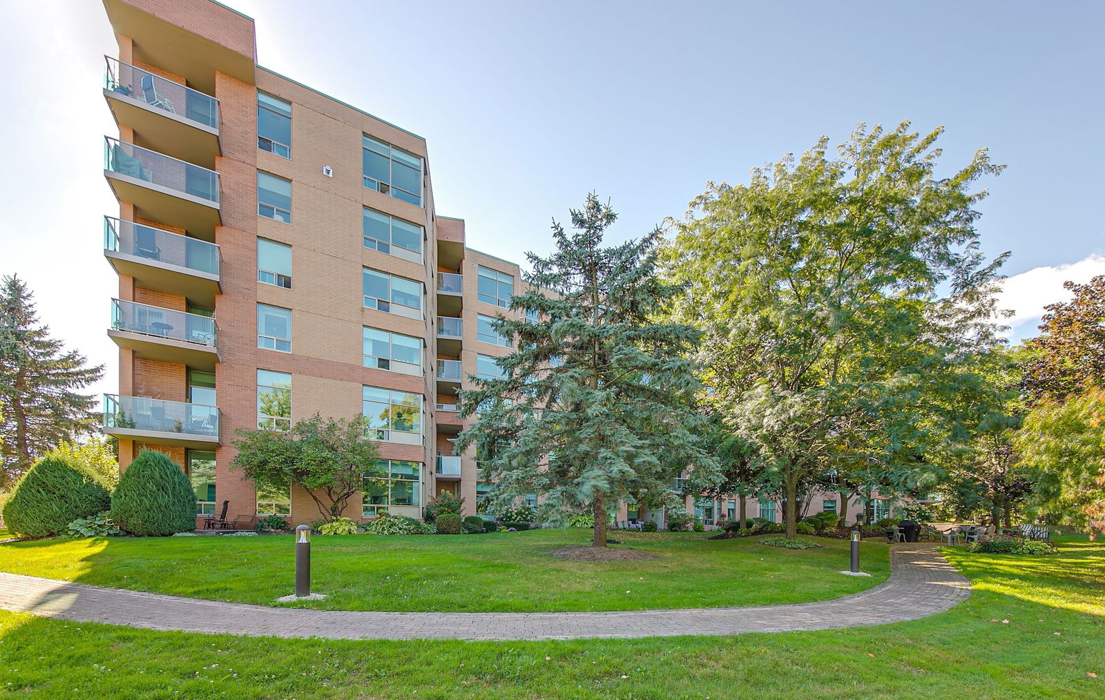 Exterior Side — Briar Hill Condos, New Tecumseth, Toronto