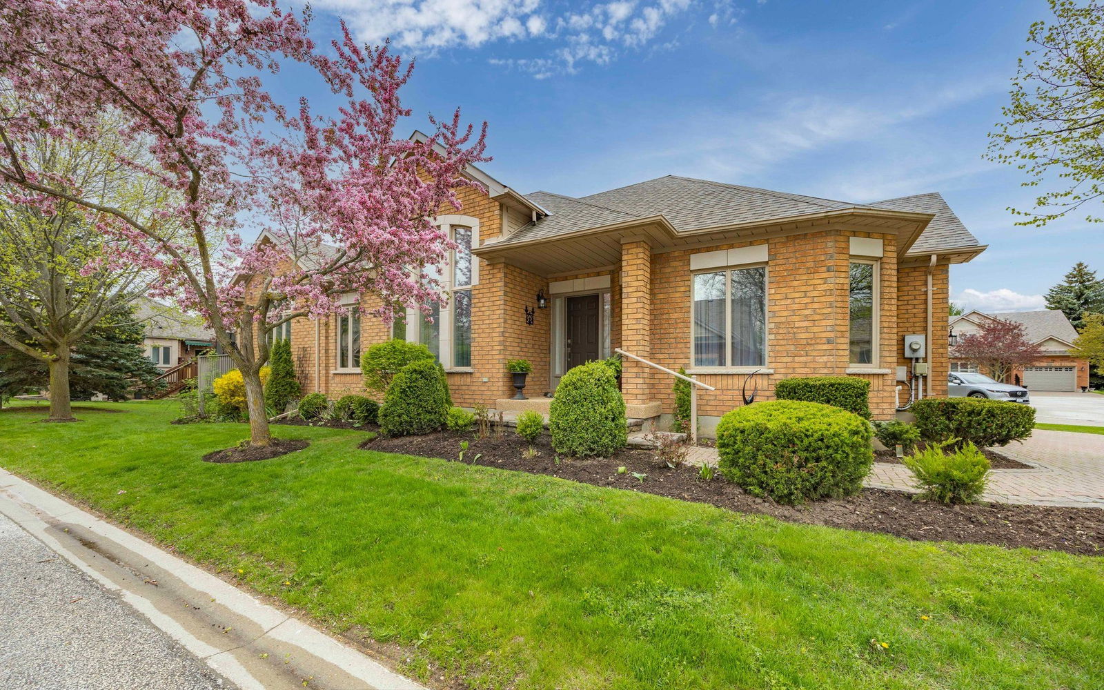 Exterior Side — Fortuna Circle Condos, New Tecumseth, Toronto