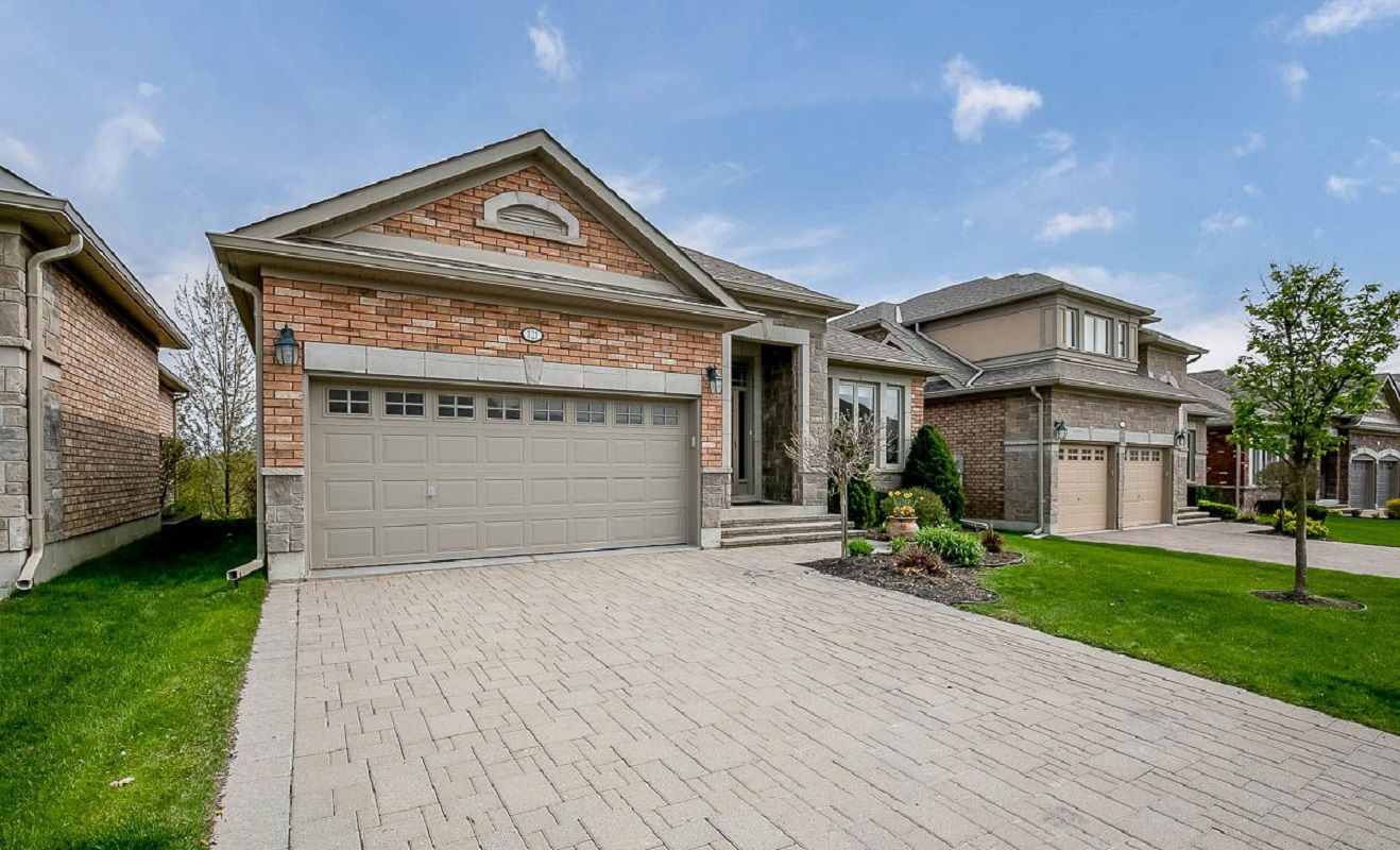 Exterior Side — Vistas V, New Tecumseth, Toronto