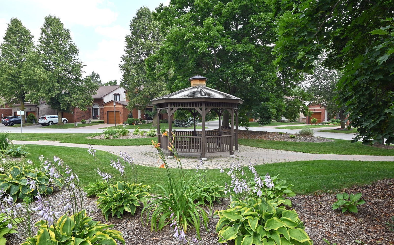 Parkette Drive Condos, New Tecumseth, Toronto