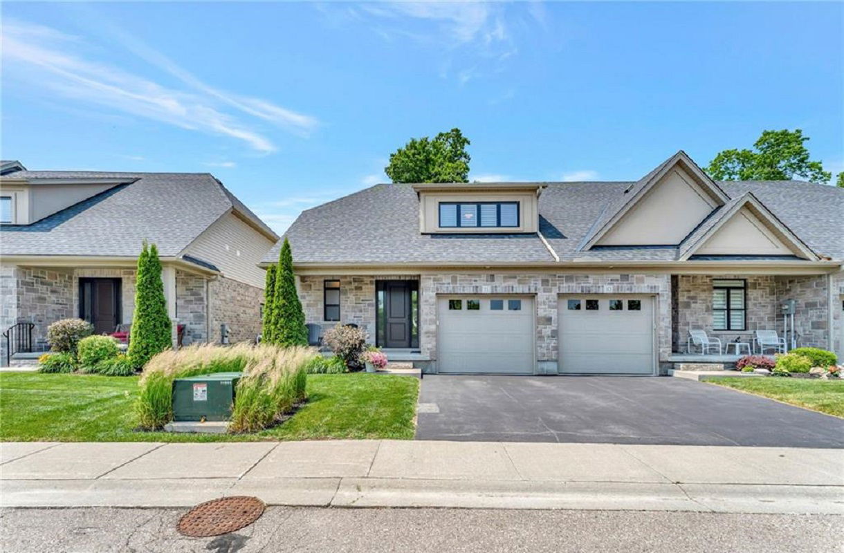 Joseph's Lane Town Bungalows, North Dumfries, Toronto