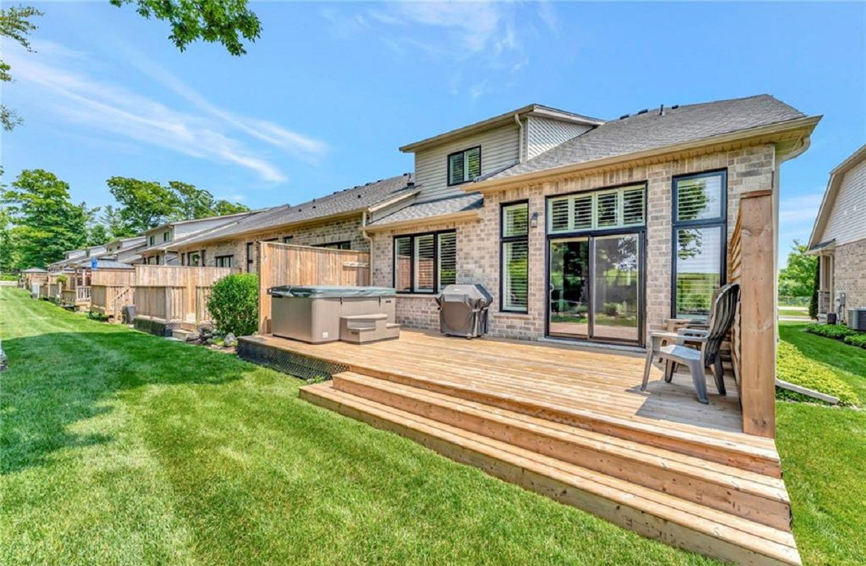 Joseph's Lane Town Bungalows, North Dumfries, Toronto