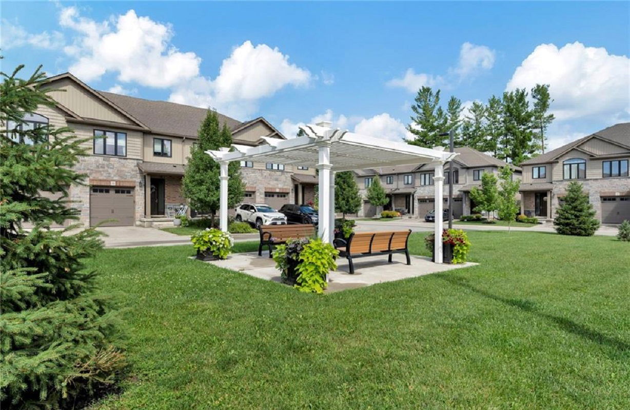 Patio — River Valley, North Dumfries, Toronto