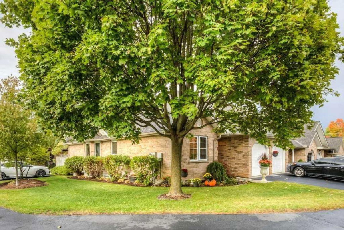 Griffin Place Condominiums, North Dumfries, Toronto