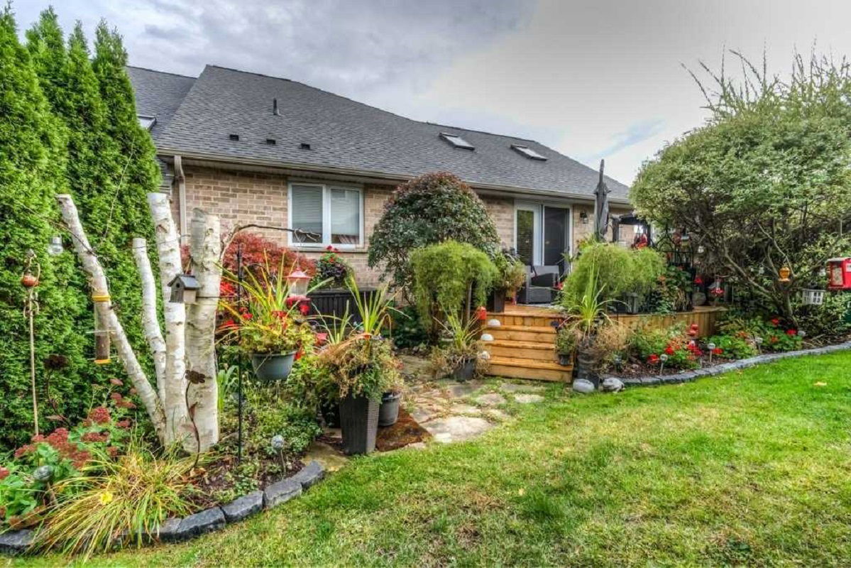 Griffin Place Condominiums, North Dumfries, Toronto