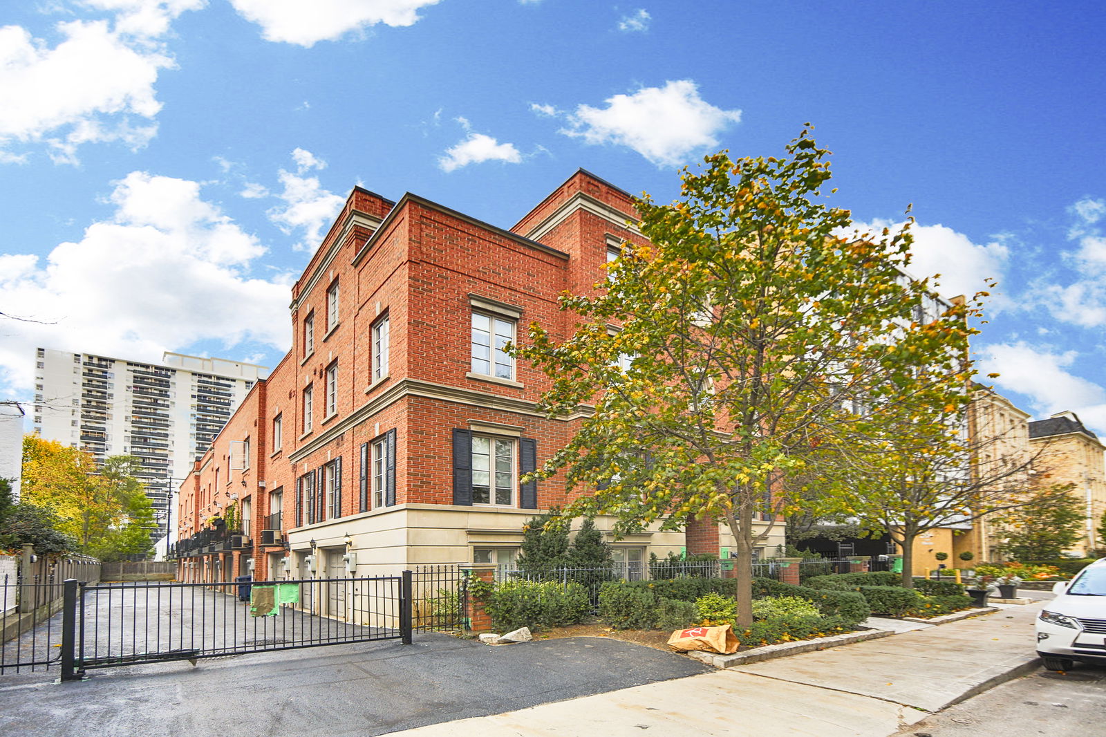 Exterior — Merton Street Townhomes, Midtown, Toronto