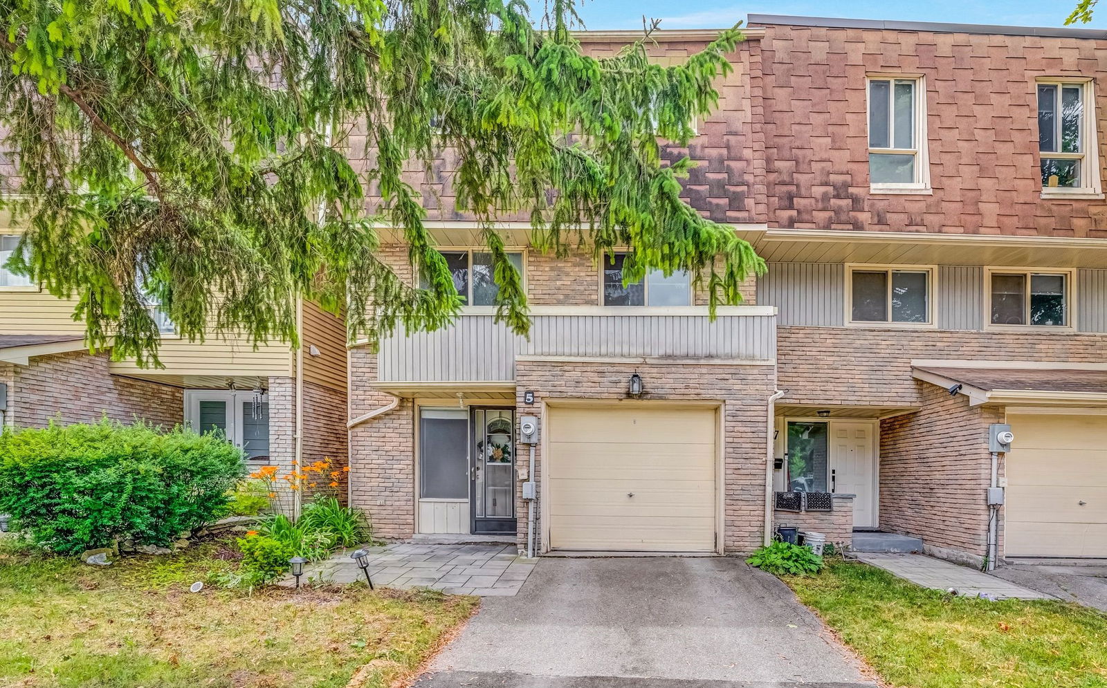 84 Poplar Crescent Townhouses, Aurora, Toronto