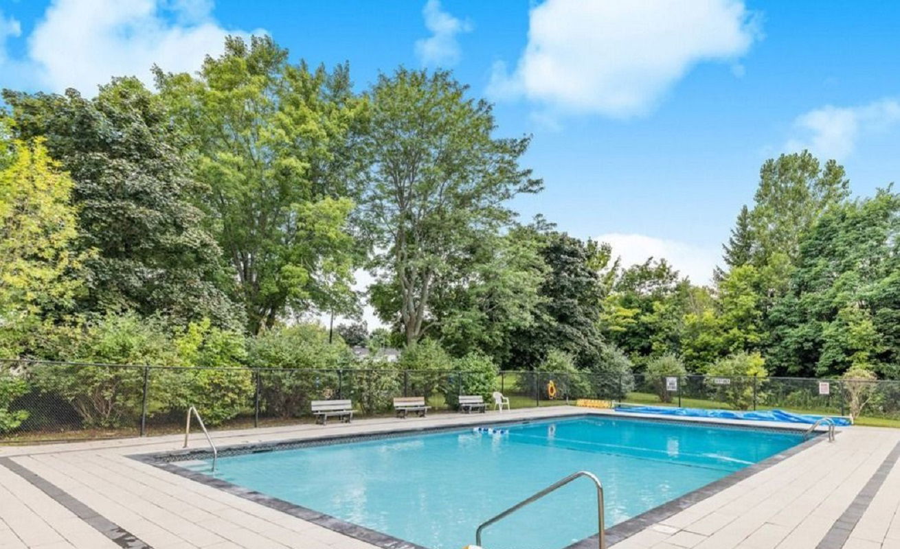 Pool — 84 Poplar Crescent Townhouses, Aurora, Toronto