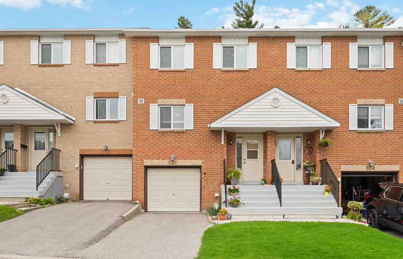 669 Gibney Crescent Townhouses